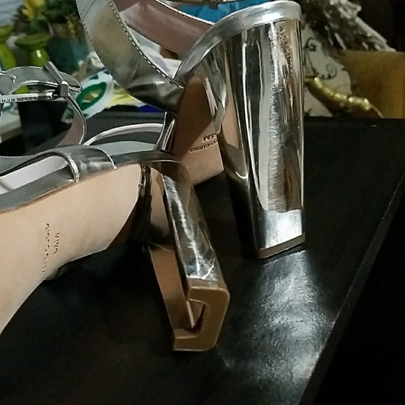BCBGMaxAzria Satin & Patent Metallic Ankle Strap  Chunky Heel Sandals NWOT - Picture 3 of 8